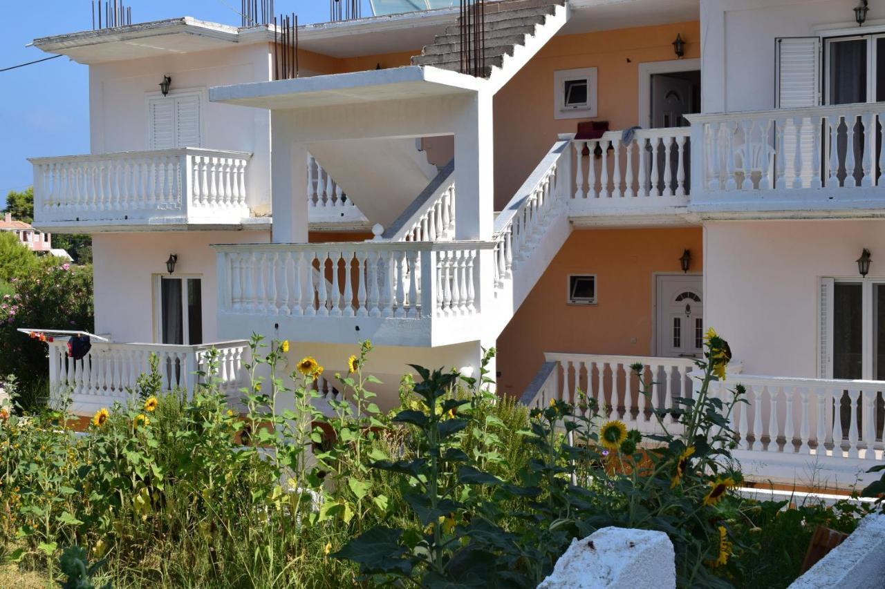 Red Sun Apartments أمودي المظهر الخارجي الصورة